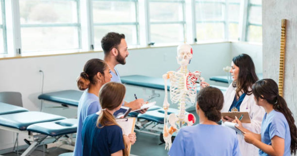 Looking for a Healthcare Career? Explore CNA Training Programs